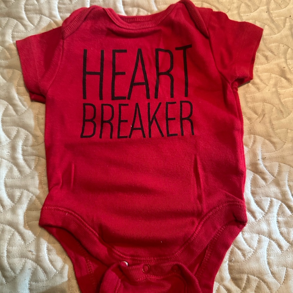 🌟3/$25🌟 Old Navy “Heartbreaker” Onesie - 0-3 Months